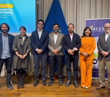 Foto PanelistasYExpositores 360x320