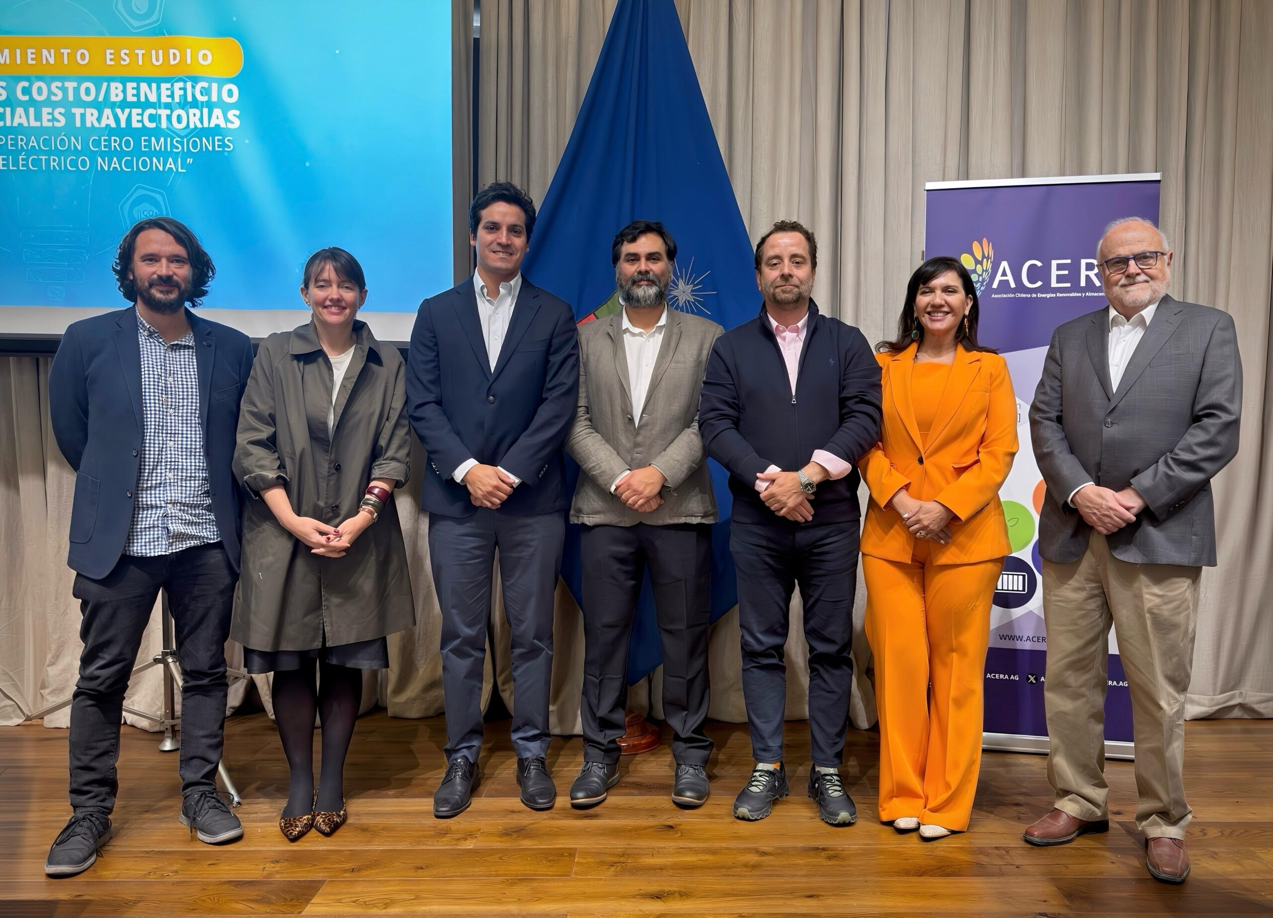 Foto PanelistasYExpositores scaled